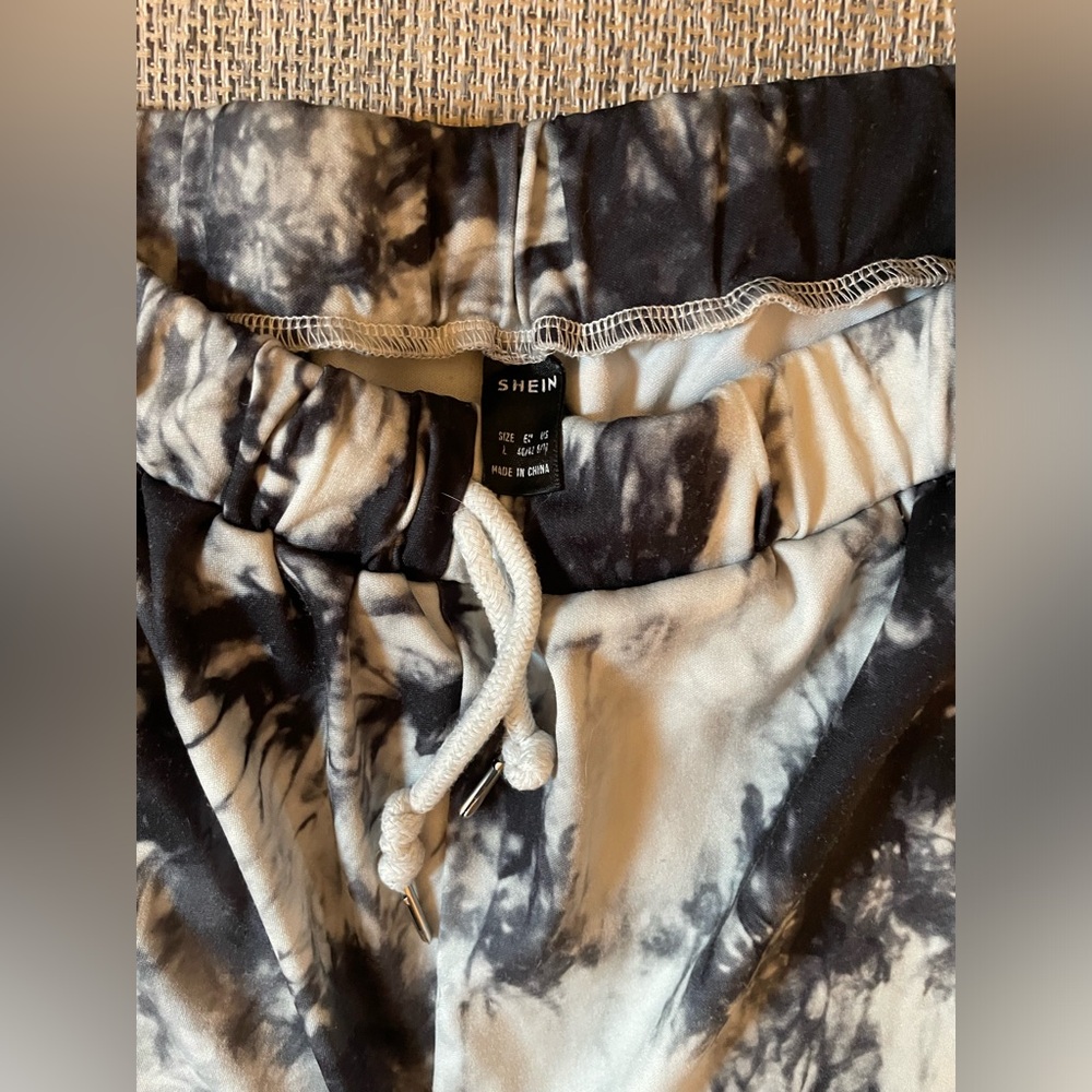 Shein cropped quarter zip top with matching shorts - Picture 8 of 14